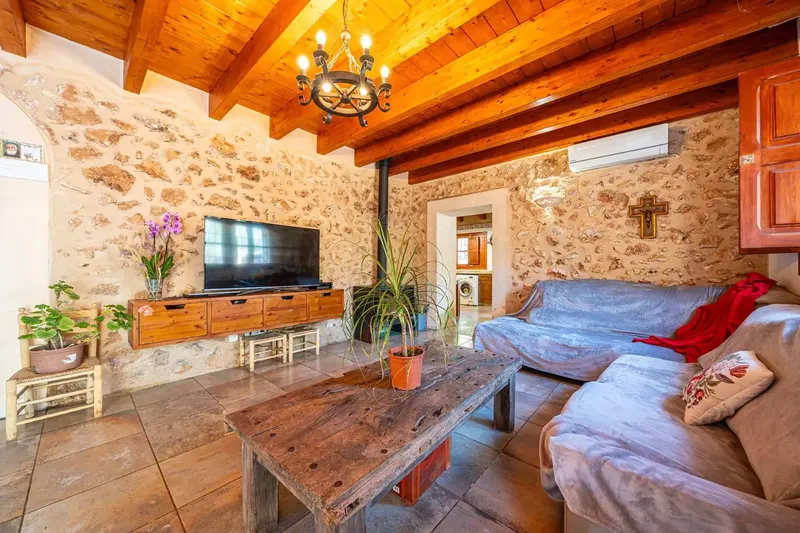 Charming country villa in Campos (Balearic Islands) on a 12,000 m2 plot with 340 m2 of built area, private pool and — photo 2
