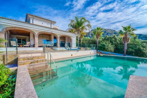Alcudia, luxury villa with pool and sea views from the rooftop in Bonaire — photo 1