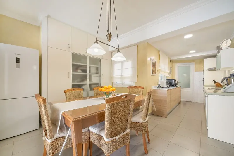 Well-distributed apartment in Palma de Mallorca, Plaza de Toros, on a 2nd floor without elevator, with 100 m² usable distributed in 3 be — photo 3