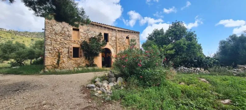 House for sale in a very quiet area 4km from Sant Llorenç — photo 1