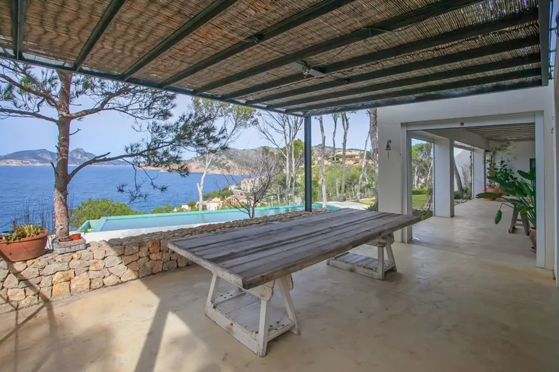 Long and short term rental: Villa on the first line of the sea - Marcel Remus Real Estate — photo 4
