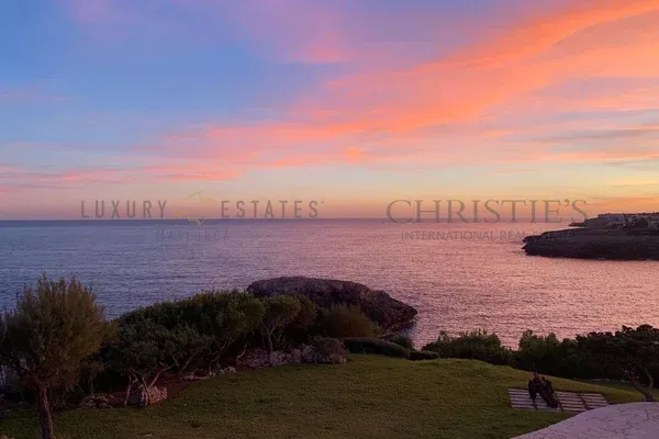 Mediterranean first line villa in Cala d'Or on its peninsula with direct access to the sea — photo 3