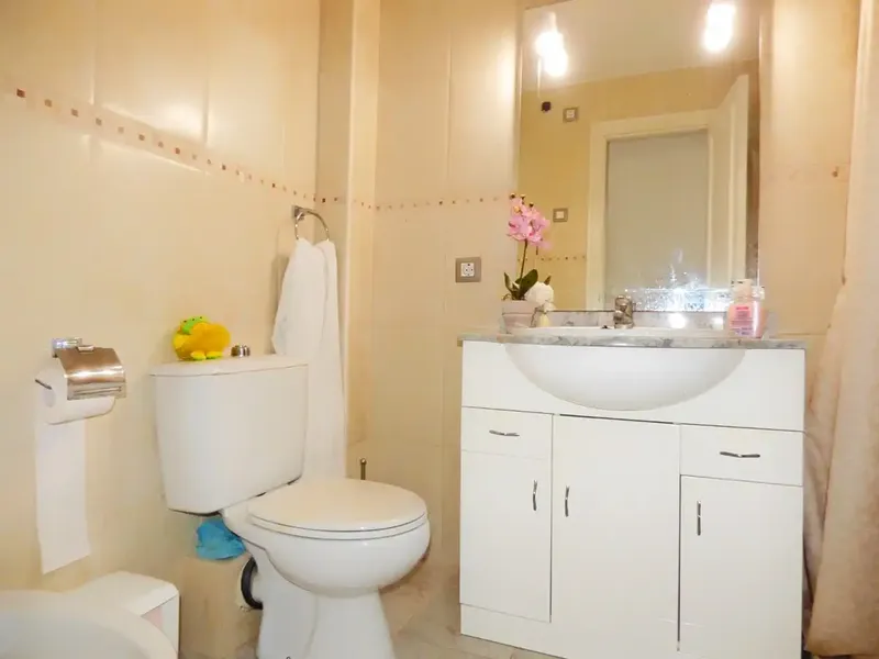Muy bonito apartamento en el puerto deportivo Club Na&uacute;tico de Santa Ponsa. Este hermoso apartamento tiene aproximadamente 70 m2 de su — photo 9