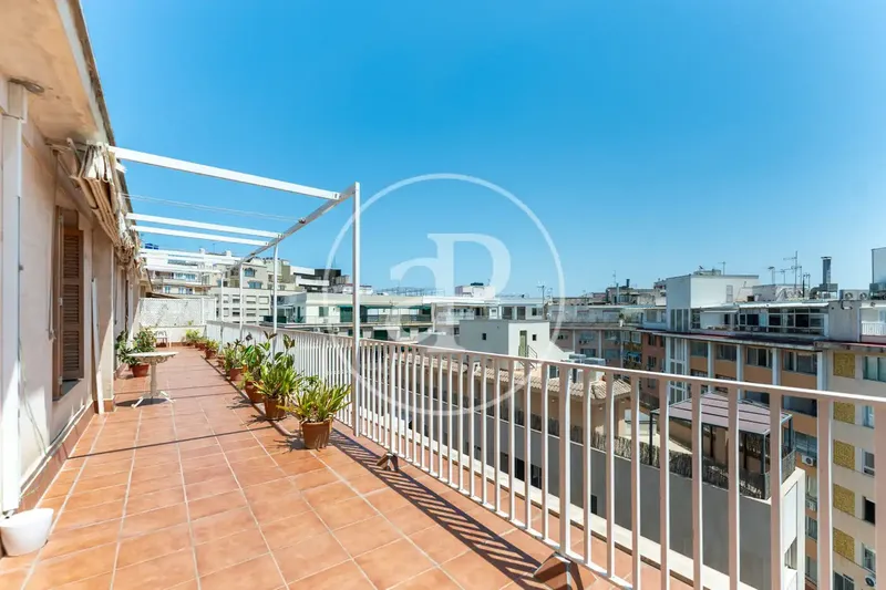 Penthouse with large terrace for sale in the old town of Palma — photo 1