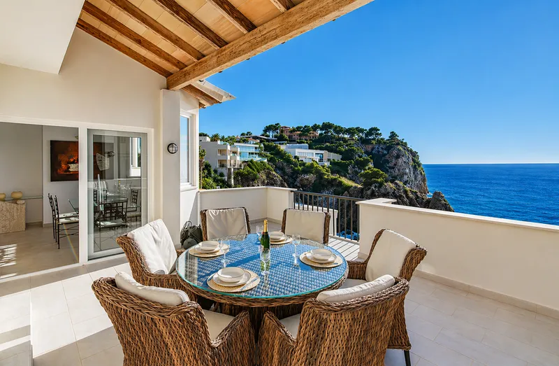 Luxury apartment on the first sea line in Santa Ponsa — photo 1