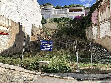 Plot for sale in the center of El Port de la Selva — photo 1