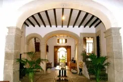 Historic Mallorcan Palace in the center of Soller — photo 2