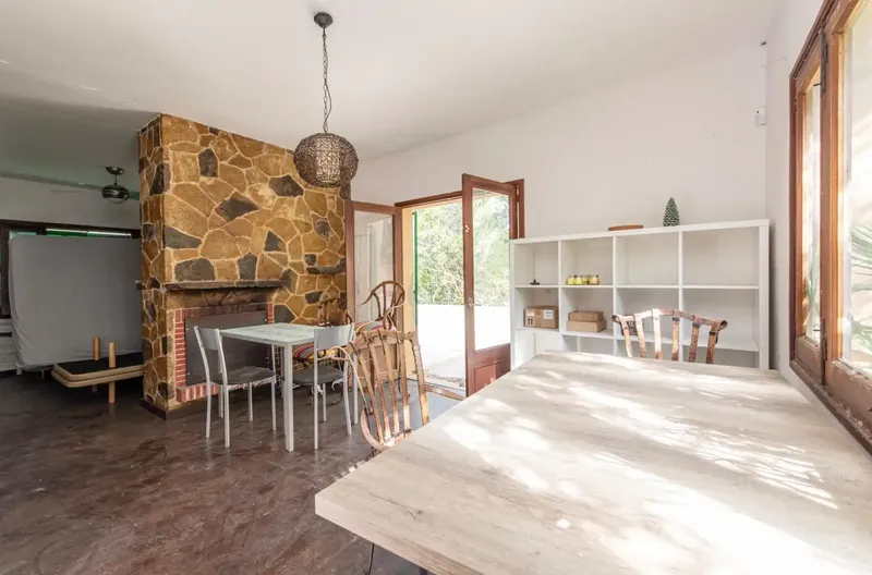 A house with many possibilities and ample space to make the most of. — photo 6