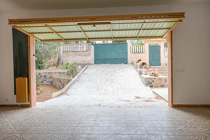 Lovely villa with garden and pool in a prestigious location in Santa Ponsa — photo 11