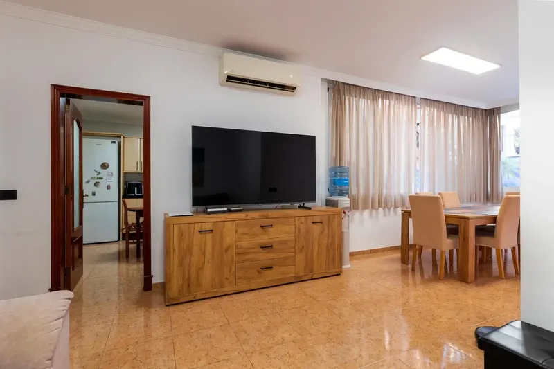 En una de las zonas más consolidadas de El Arenal, se encuentra esta amplia vivienda en planta baja, una propiedad con mucho potencial tanto — photo 3