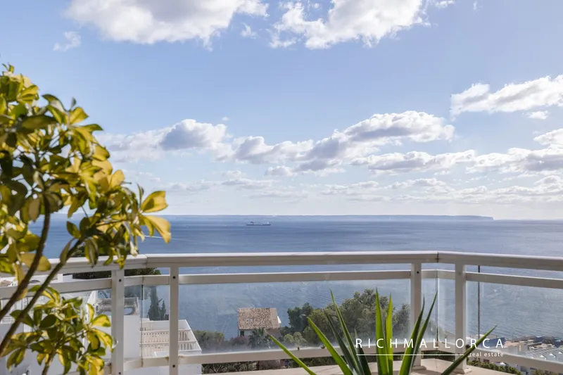 Sea-View Apartment for Renovation in Illetas – Top Investment Opportunity — photo 1
