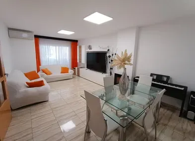 Apartment for sale on Calle Reis Católico with 4 bedrooms — photo 2