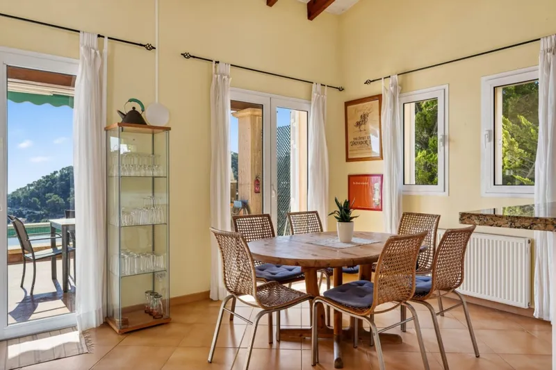 Elegant sea-view villa with pool and holiday license in Canyamel — photo 2