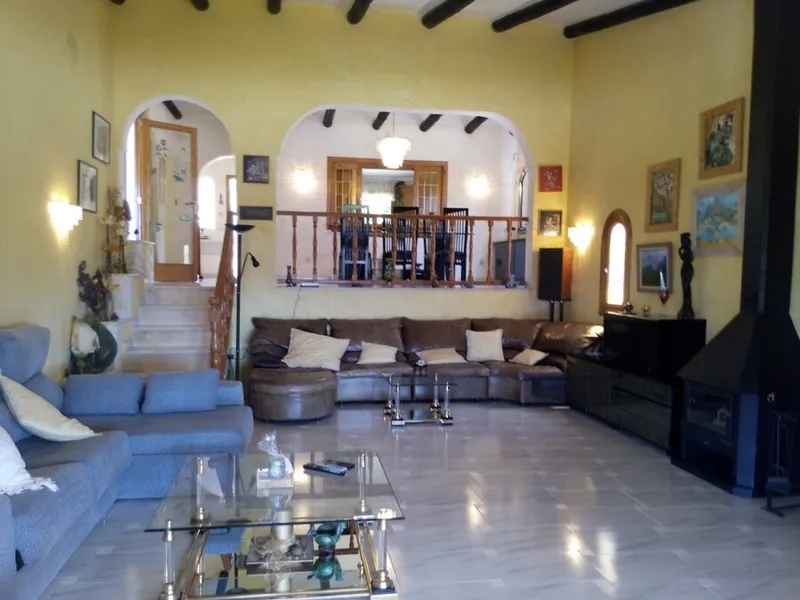 Beautiful Villa with Sea Views Ideally Located in Santa Ponsa — photo 8