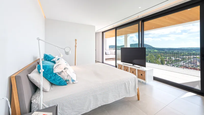 Modern villa with pool and sea views in a quiet area of Santa Ponsa — photo 10
