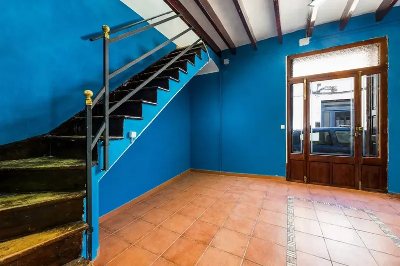 If you are looking for the tranquility and authenticity of living in the heart of Llucmajor, this single-family house offers the space and charm you need — photo 2