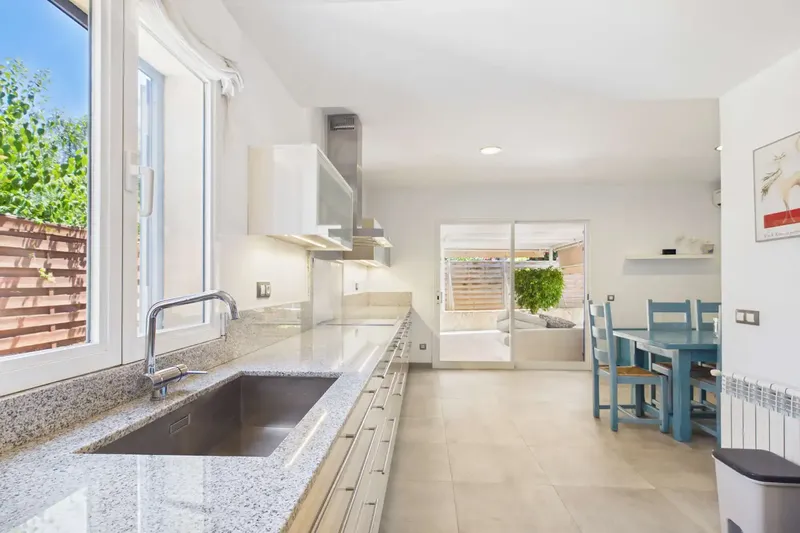 Charming fully renovated house with pool and large garage, located in a central and quiet area of Paguera — photo 8