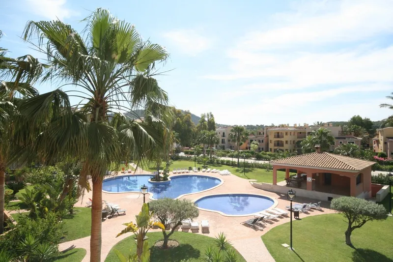 Unfurnished apartment in a beautiful location in Santa Ponsa, close to the centre 1 — photo 8