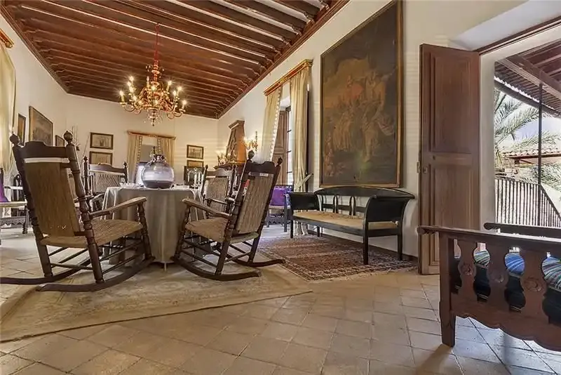 Mallorcan estate with several buildings on a plot of approx. 863,401 m2. The main house of approx. 2,051 m2 built — photo 7