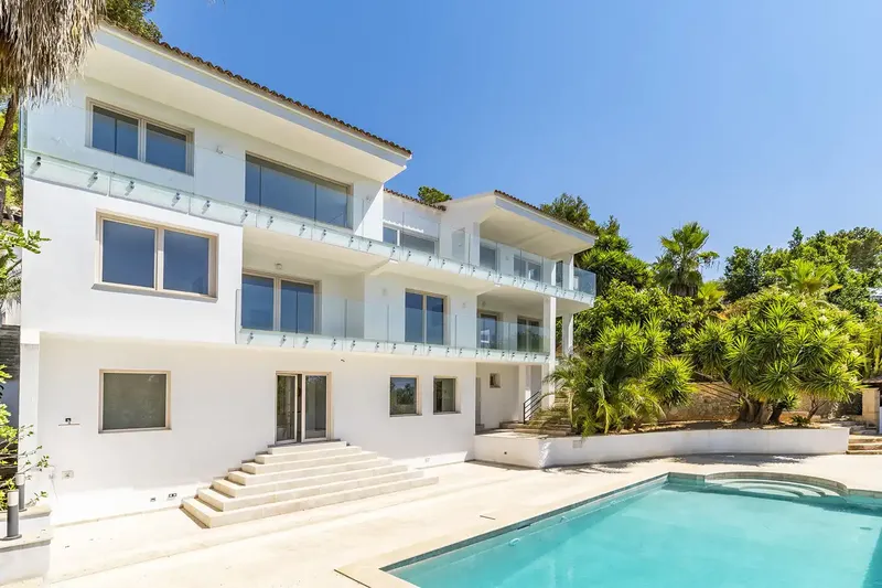 This spectacular villa in Son Vida with pool surrounded by palm trees and fantastic views of the green surroundings is located on a plot — photo 2