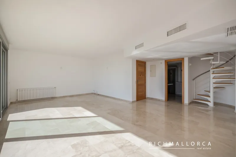 Rare Penthouse with Private Rooftop & Sea Views — photo 4