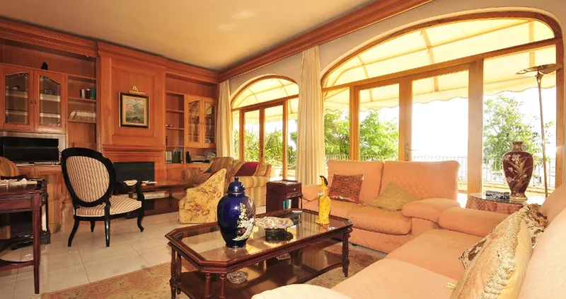 Opportunity! Complete house in Cala Nova to reform, first line, 11 bedrooms, garage, views — photo 5