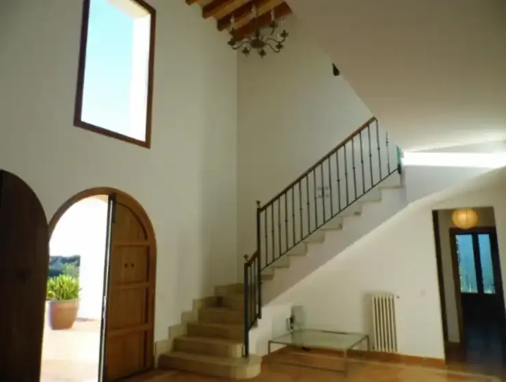 Large Andalusian-style estate on a hill near Es Llombards/Santanyí, with impressive panoramic views over Santanyí and the — photo 8