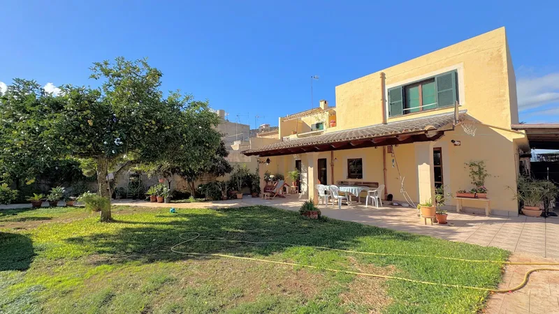 335 m2 house in Llucmajor with large garden — photo 1