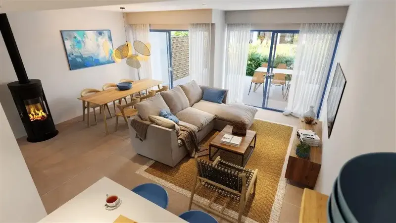 High-quality townhouse forming part of a development of 10 homes with community garden and pool — photo 7