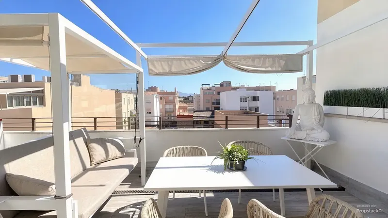 En la popular zona de Portixol, a solo unos 3 minutos del mar, le espera este moderno ático dúplex con una superficie habitable de aproximad — photo 2