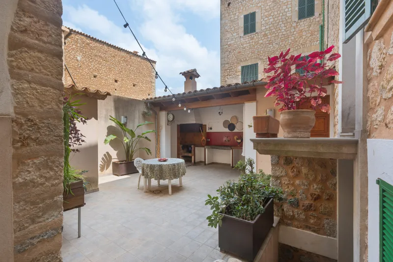 Restored townhouse with outside patio in the centre of Sóller town — photo 4