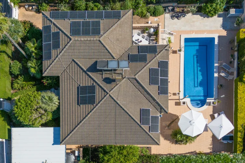 Exclusive villa with guest area, large saltwater pool and solar system — photo 3