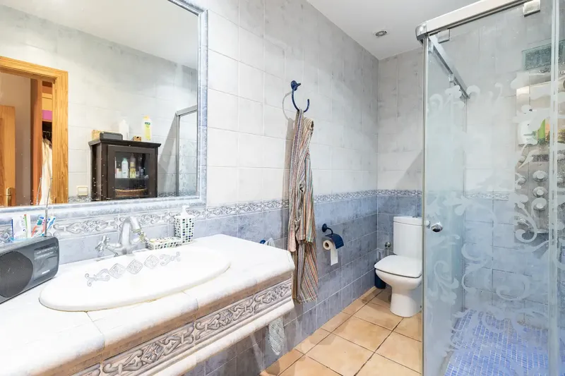 The property is ideally located to enjoy excellent views and tranquility. This spacious ground floor house, built in 1950 — photo 10