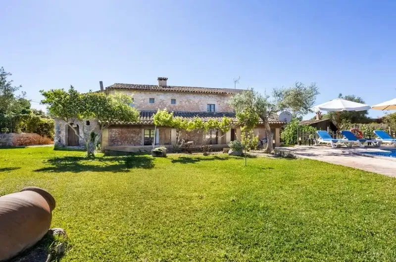 Discover the charm of rural life with this impressive rustic finca for rent, located between the picturesque villages of Santanyí and C — photo 1