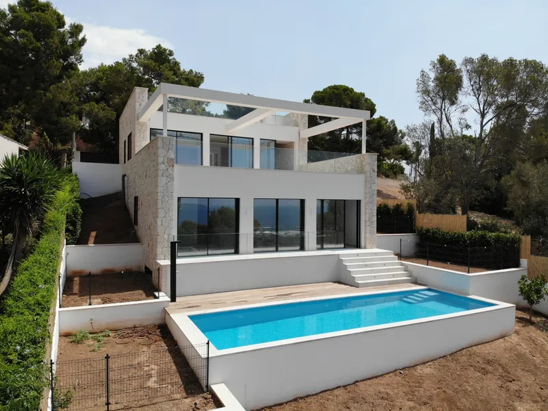 Impressive new-build villa in Portals Nous with stunning sea views — photo 1