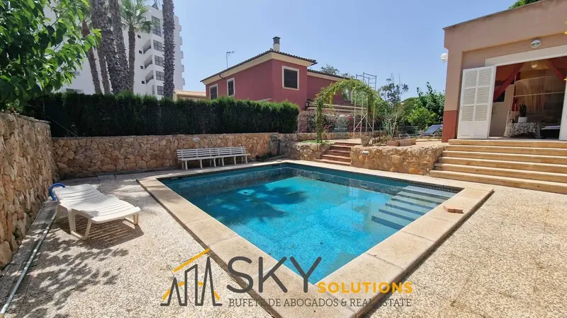 Sky Solutions sells exclusive detached house with 25 m2 pool, just 100 meters from the beach, in Playa de Palma. Enjoy a — photo 3