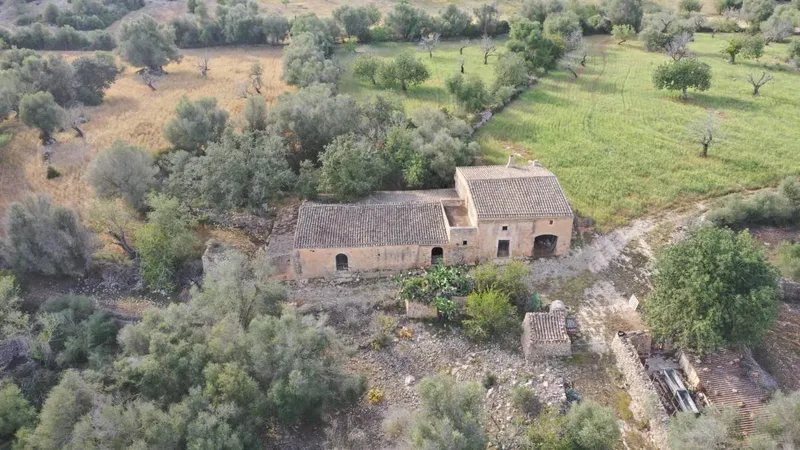 Country house of about 350m2 to renovate built on a large plot of about 20 hectares in [...] — photo 1