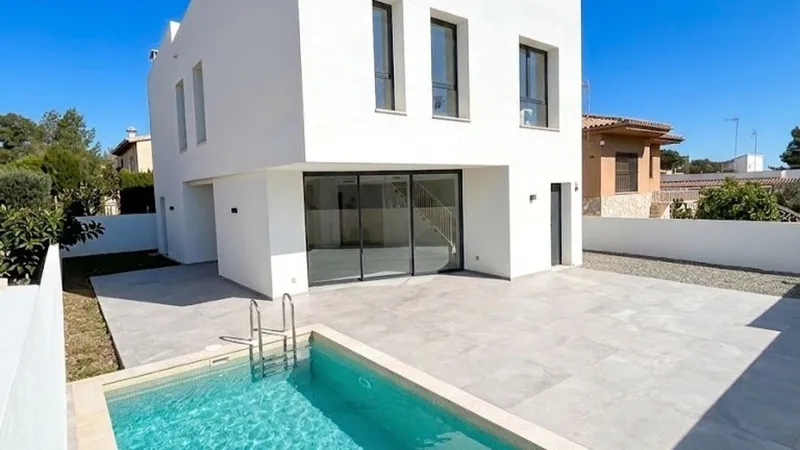 New build villa of 205 m2 in Son Serra de Marina with pool — photo 2