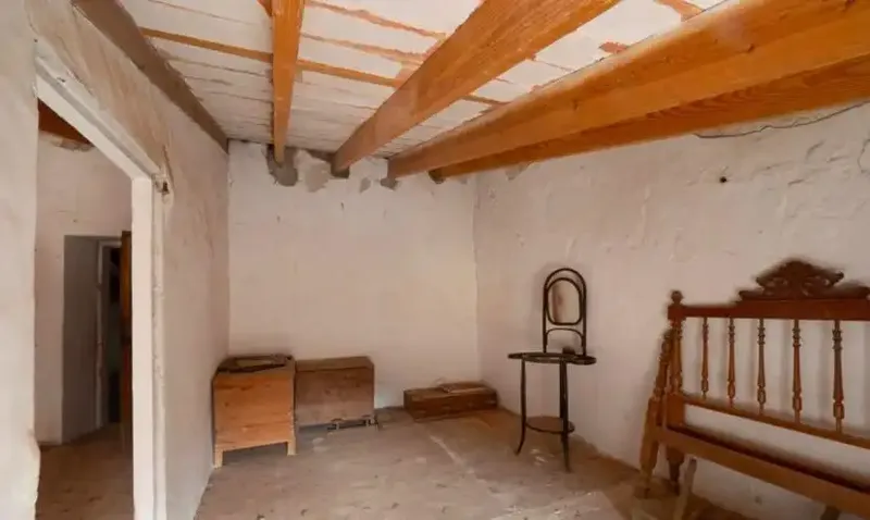 Village House in Caimari with Rustic Charm, Garden and Great Renovation Potential — photo 5