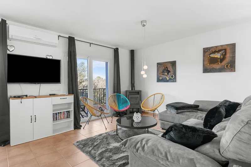 Attractive villa with holiday rental license, pool and green views near the beach — photo 5