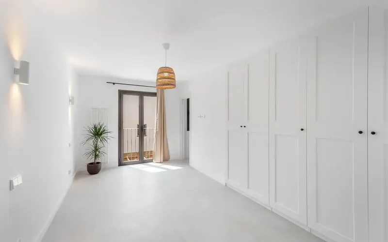 This wonderful newly built duplex with sea and mountain views is located a few steps from the beach and the marina — photo 12