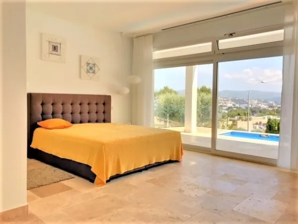 Villa in sought after residential area with panoramic sea views in Calvià — photo 7