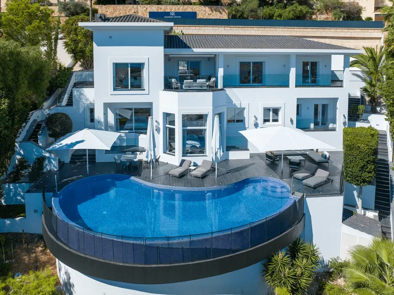 Mediterranean villa with pool and sea views in Bendinat — photo 3
