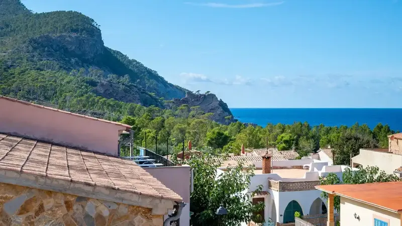 Spectacular recently renovated villa with sea views and pool — photo 2