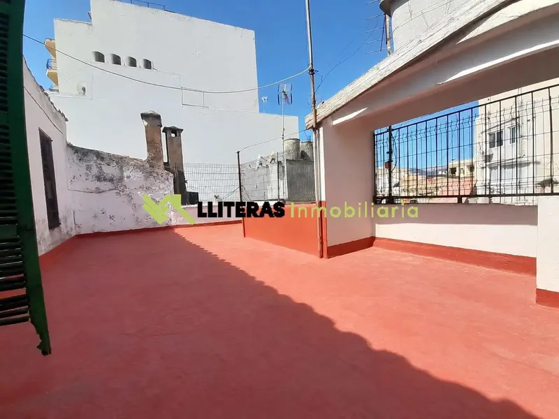Excellent opportunity in a magnificent location on Avenida Alcúdia in Inca, just minutes from schools, supermarkets, shops and everything — photo 1