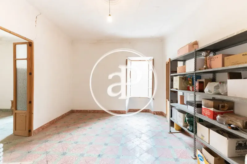 Large house to renovate with six bedrooms and three bathrooms, distributed over two floors of almost 400 m² built — photo 12