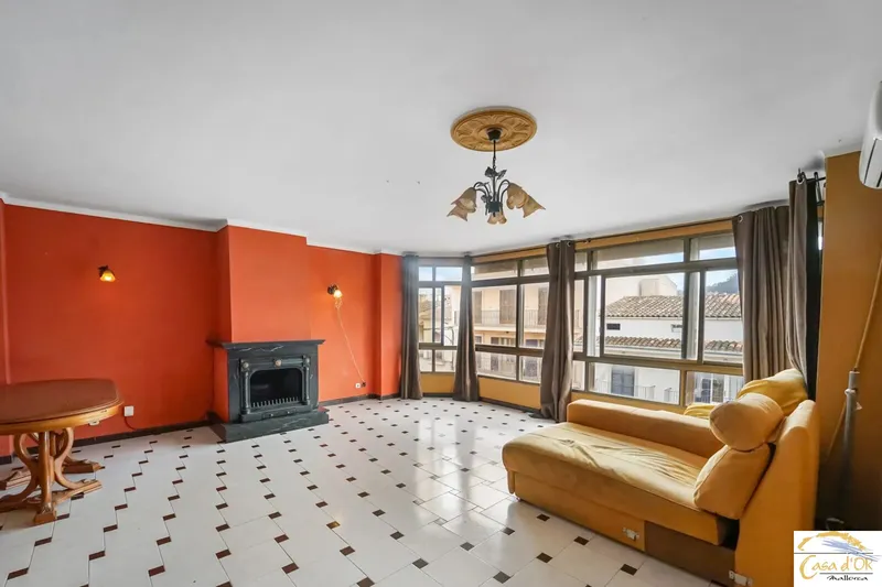 Spacious Apartment with Rooftop Terrace, Fireplace and Private Garage in the Heart of Felanitx — photo 1