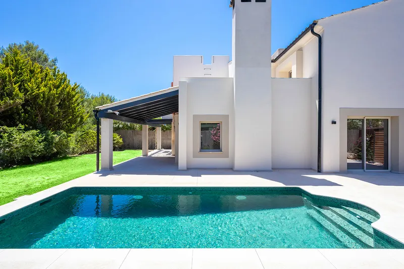 Sunny villa in exclusive residence in a quiet residential area — photo 3