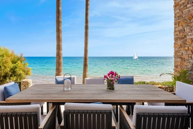 Impeccable seafront villa for sale in Port Verd, Mallorca — photo 2