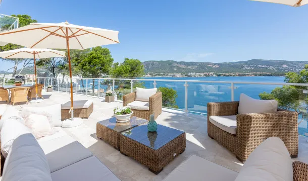 Spectacular villa on the seafront in Torrenova — photo 9